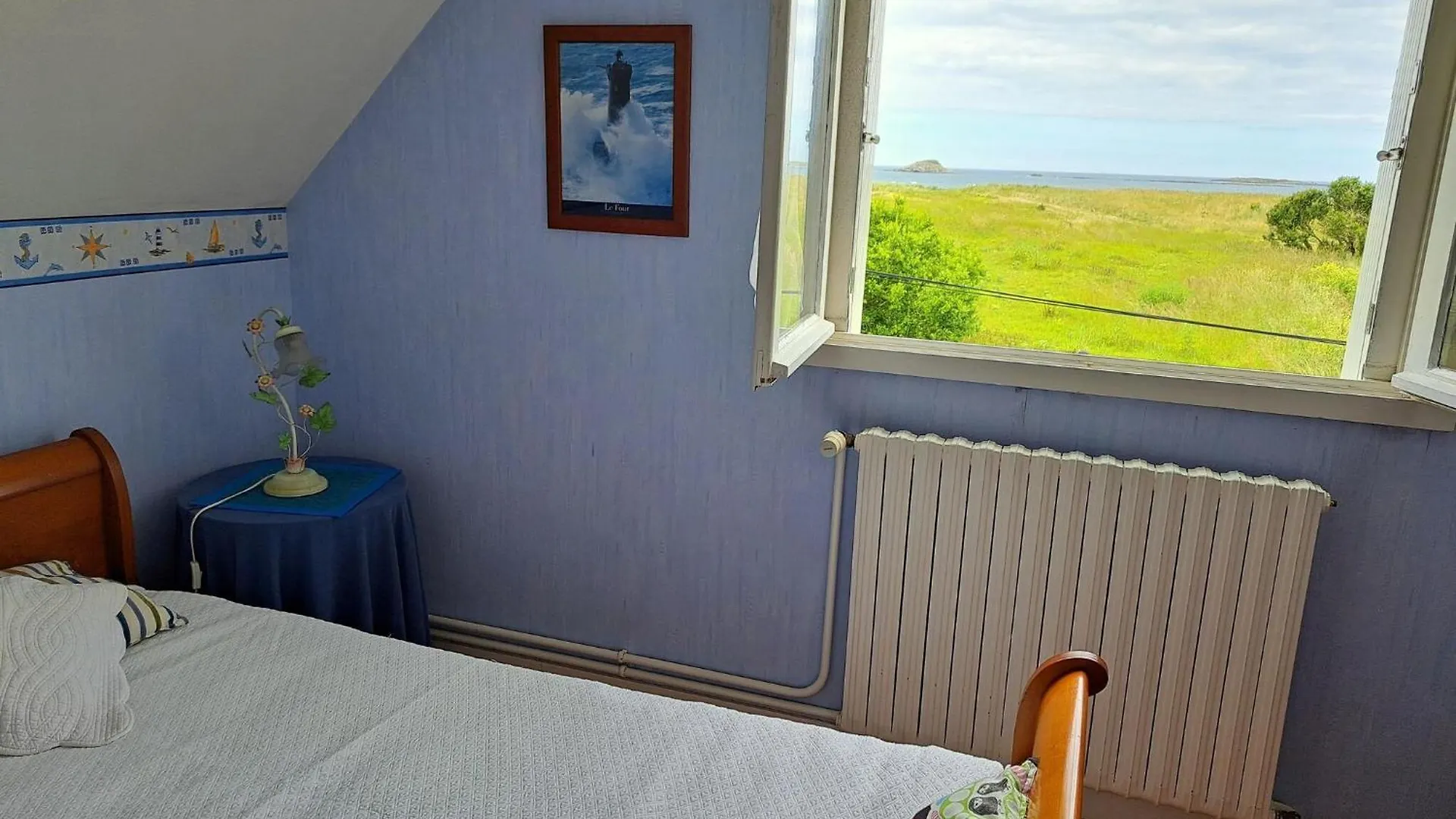 Holiday home 50M From The Sandy Beach, Holiday House, Ploudalmezeau